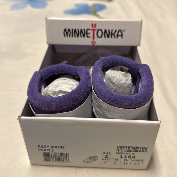NIB Minnetonka ๐ Riley Bootie purple moccasin infant size 2 - Picture 6 of 14